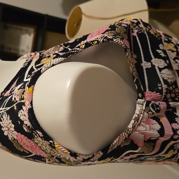 Beautiful sleeveless Shell - Picture 5 of 7